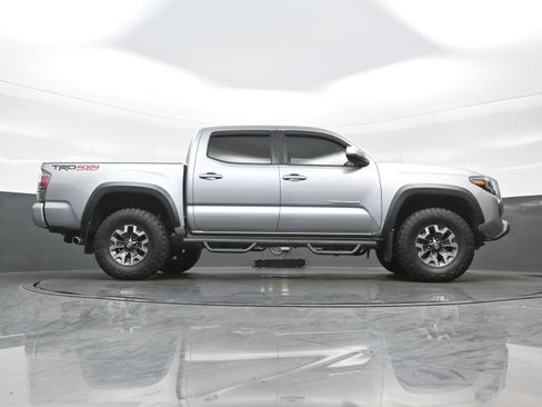 Used 2020 Toyota Tacoma TRD Off-Road w/ Technology Package AWD/4WD image 33