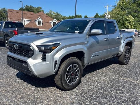 Used 2024 Toyota Tacoma TRD Sport RWD image 3