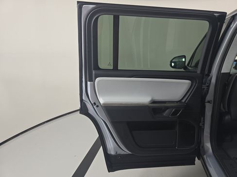 Used 2024 Rivian R1S Adventure AWD/4WD image 17