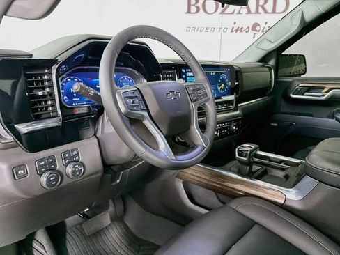 Used 2024 Chevrolet Silverado 1500 LT Trail Boss w/ LT Trail Boss Premium Package AWD/4WD image 11