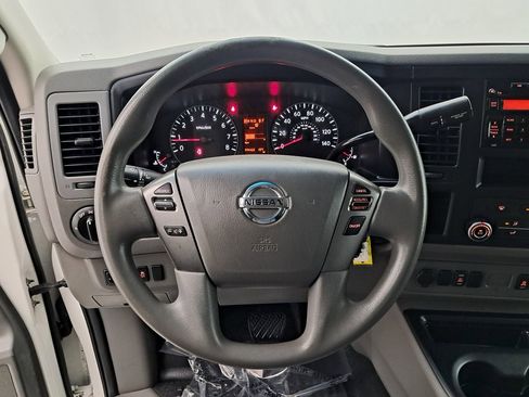 Used 2015 Nissan NV 2500 SV image 17