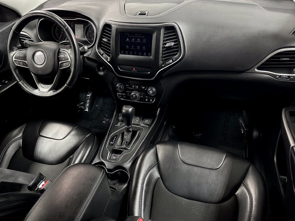 Used 2019 Jeep Cherokee Latitude Plus w/ Cold Weather Group AWD/4WD image 12