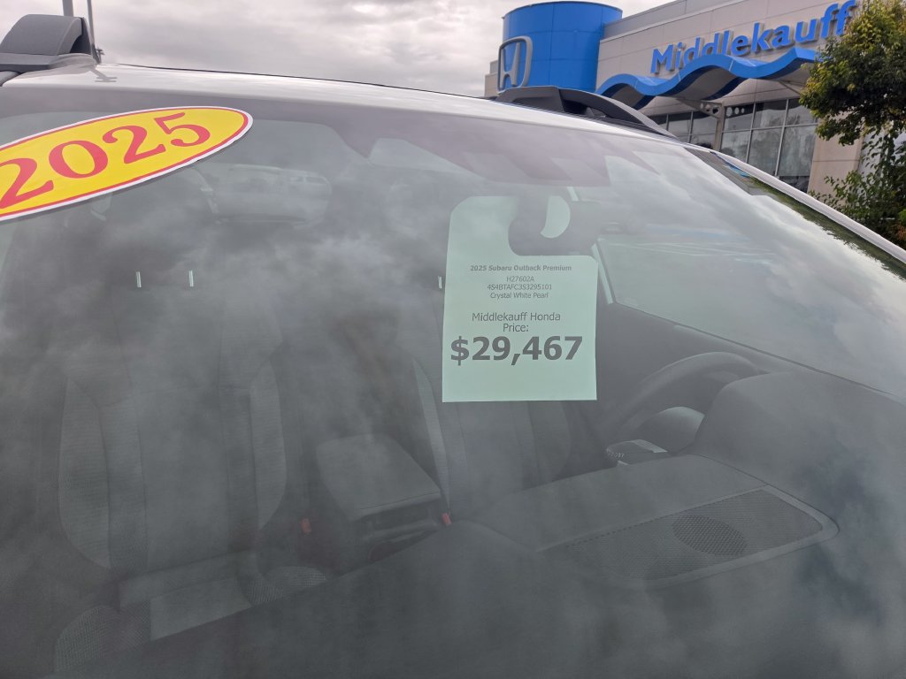 Used 2025 Subaru Outback Premium AWD/4WD image 9
