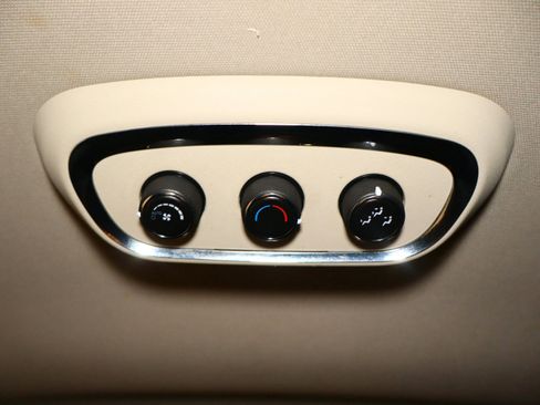 Used 2018 Dodge Durango SXT w/ 3rd Row Seating Group image 41