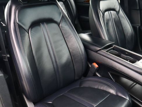 Used 2018 Lincoln MKZ Select w/ Select Plus Package FWD image 17