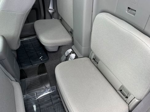 Used 2020 Nissan Frontier S image 4