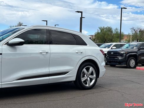 Used 2019 Audi e-tron Premium Plus AWD/4WD image 9