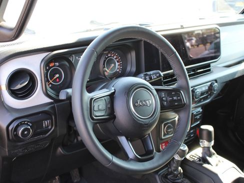 Used 2025 Jeep Wrangler Unlimited Sport AWD/4WD image 10