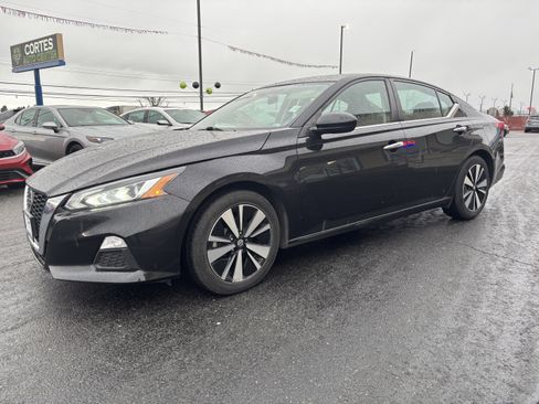 Used 2021 Nissan Altima 2.5 SV image 3