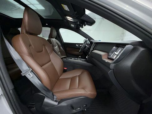 Used 2023 Volvo XC60 B5 Plus AWD/4WD image 11