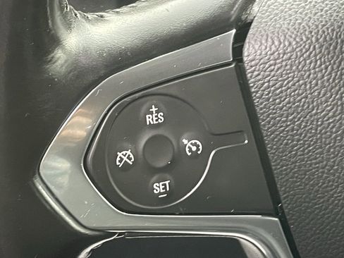 Used 2018 Chevrolet Traverse LT image 33