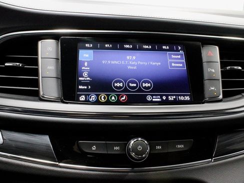 Used 2024 Buick Enclave Premium image 3