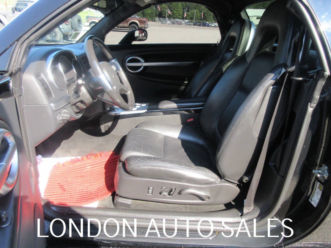 Used 2004 Chevrolet SSR w/ Preferred Equipment Group RWD image 13