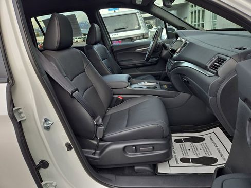 Used 2025 Honda Passport EX-L image 17