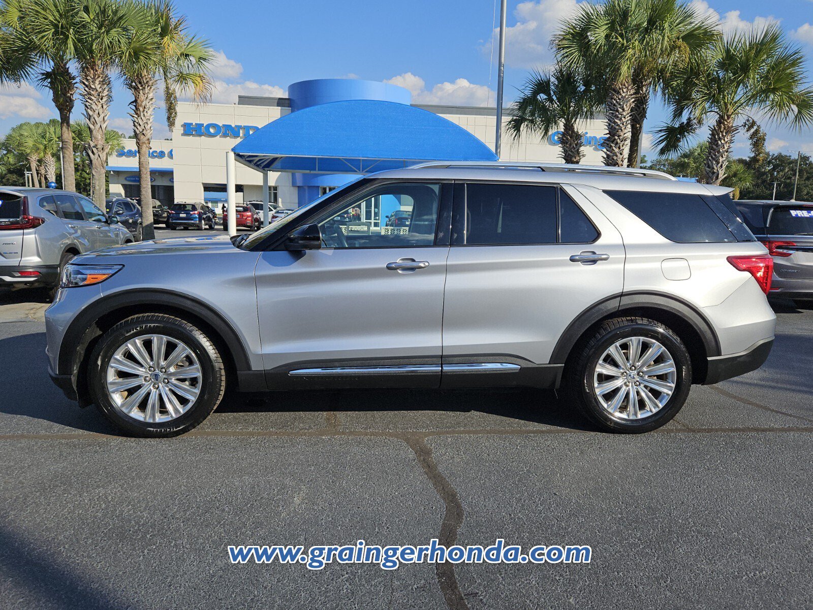 Used 2020 Ford Explorer Limited w/ Class III Trailer Tow Package RWD image 2