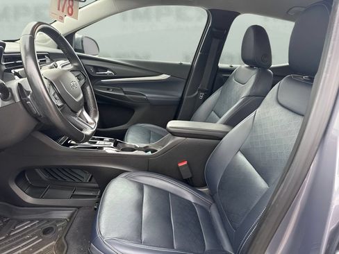 Used 2022 Chevrolet Bolt EUV LT w/ Convenience Package FWD image 12