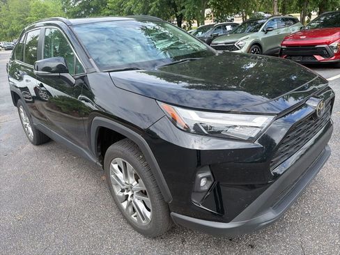 Used 2022 Toyota RAV4 XLE Premium FWD image 4