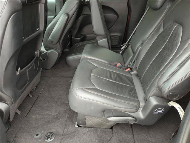 Used 2020 Chrysler Pacifica Touring-L FWD image 19