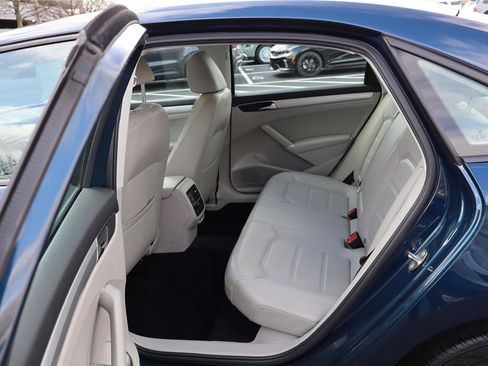 Used 2019 Volkswagen Passat 2.0T Wolfsburg image 24