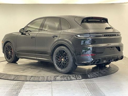 Certified 2025 Porsche Cayenne GTS AWD/4WD image 3