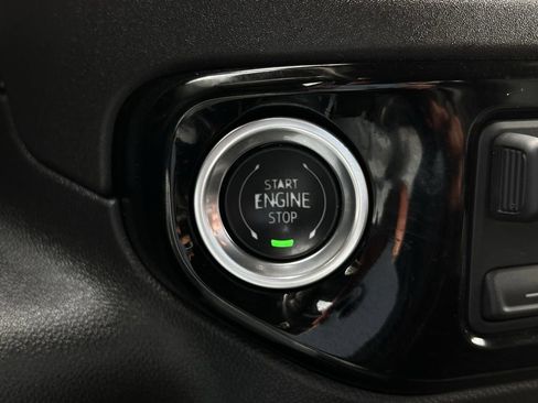 Used 2025 GMC Sierra 1500 SLT image 22