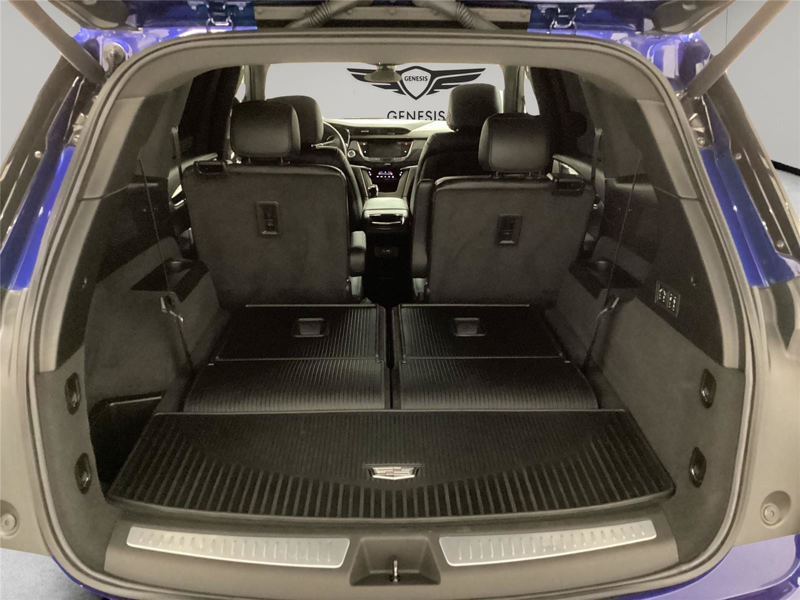 Used 2024 Cadillac XT6 Premium Luxury AWD/4WD image 12