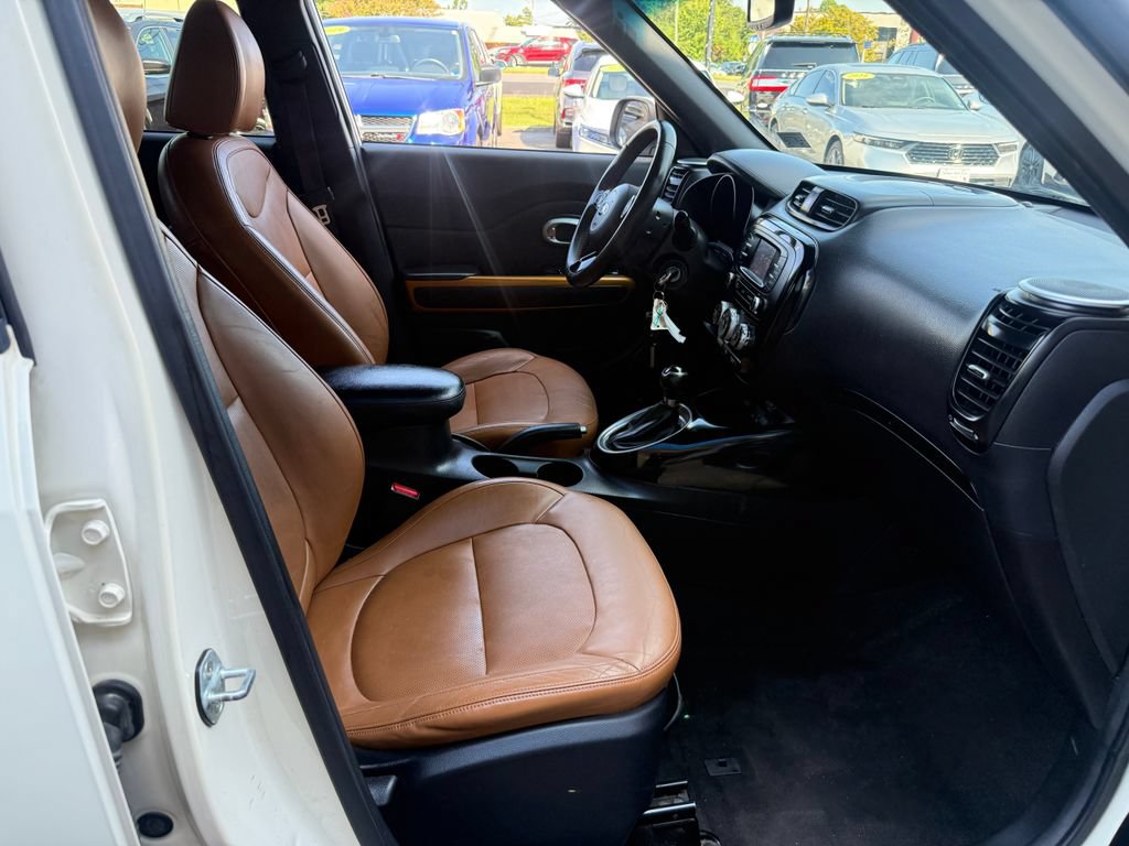 Used 2015 Kia Soul ! w/ Umber Package 1 FWD image 14