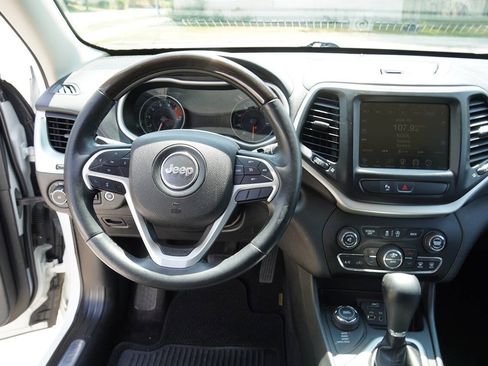 Used 2018 Jeep Cherokee Overland AWD/4WD image 14