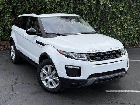 Used 2018 Land Rover Range Rover Evoque SE Premium image 2