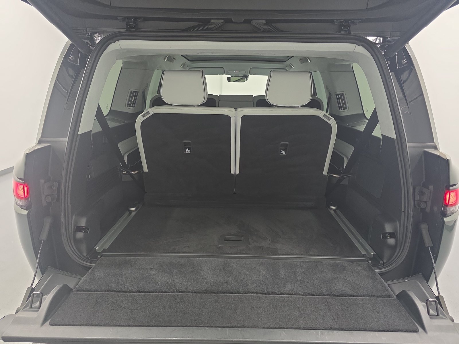 Used 2024 Rivian R1S Adventure Dual AWD/4WD image 15