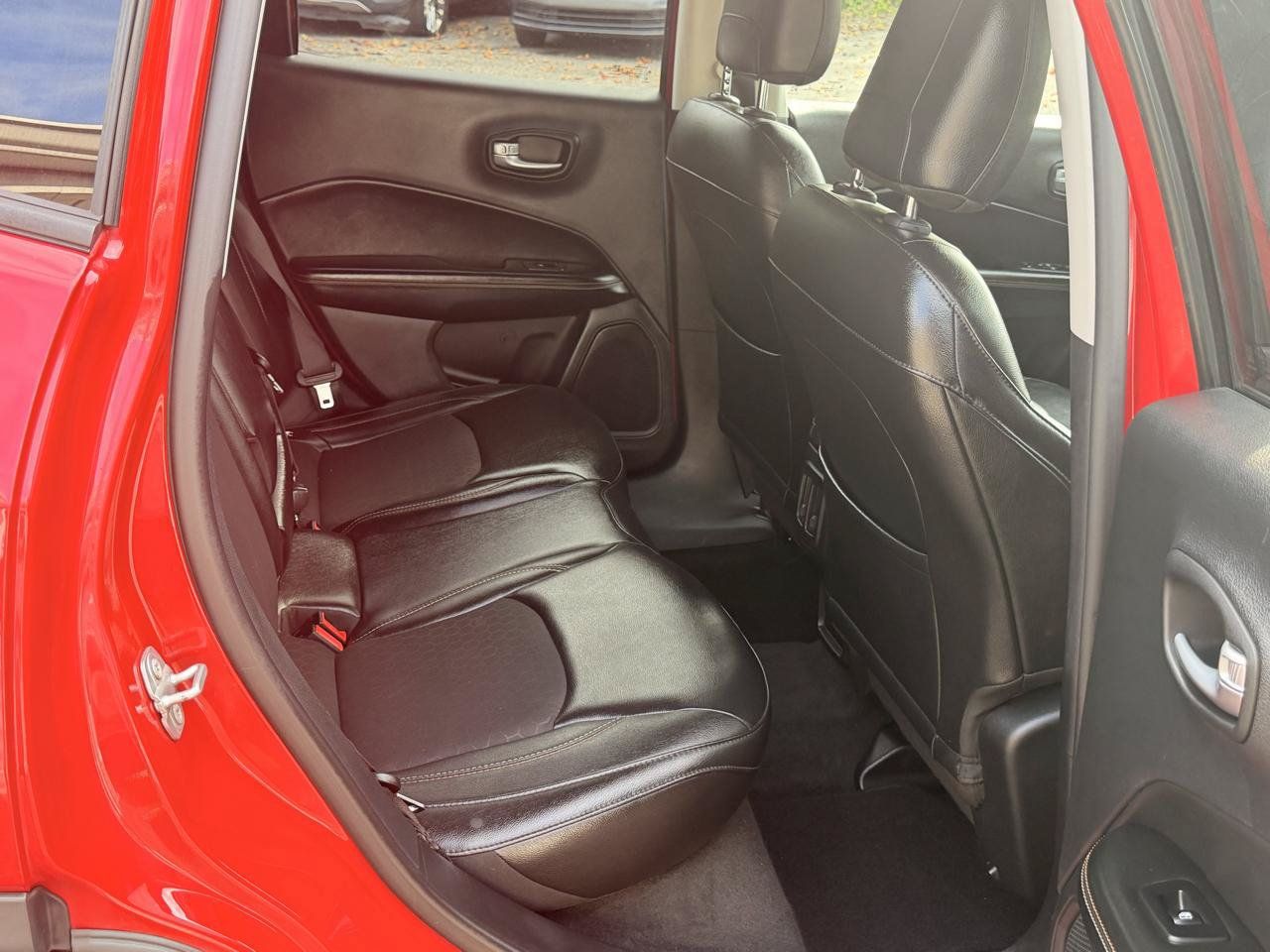 Used 2018 Jeep Compass Latitude AWD/4WD image 22