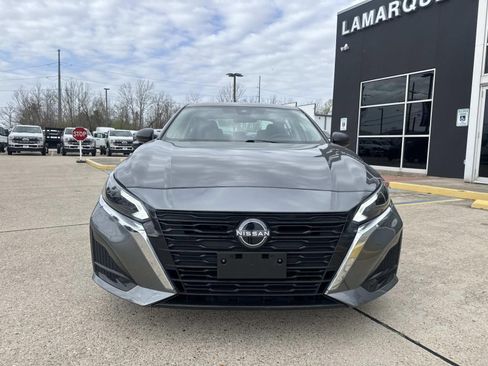 Used 2025 Nissan Altima 2.5 SV FWD image 3