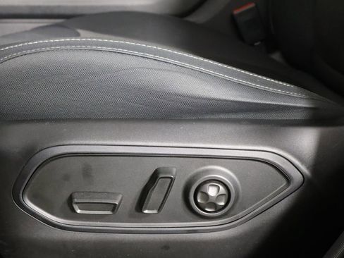 Used 2023 Jeep Grand Cherokee Laredo image 23