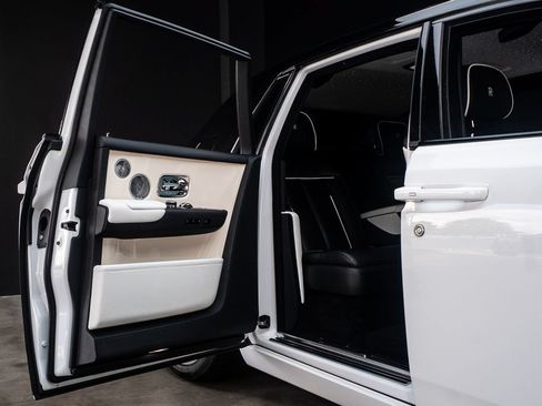 Used 2019 Rolls-Royce Phantom Sedan RWD image 18