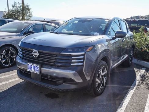 Used 2025 Nissan Kicks SV image 6