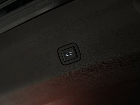 Used 2021 Cadillac Escalade ESV Premium Luxury image 18