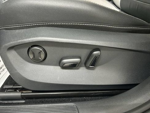 Certified 2022 Volkswagen Taos SEL AWD/4WD image 10
