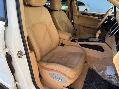 Used 2015 Porsche Macan S image 46