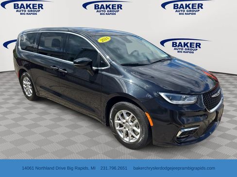 Used 2024 Chrysler Pacifica Touring-L FWD image 1