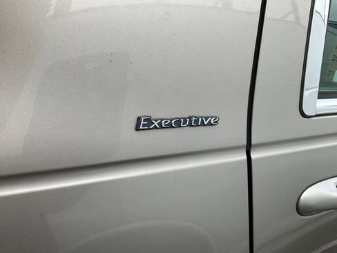 Used 2003 Lincoln Town Car Executive RWD image 7