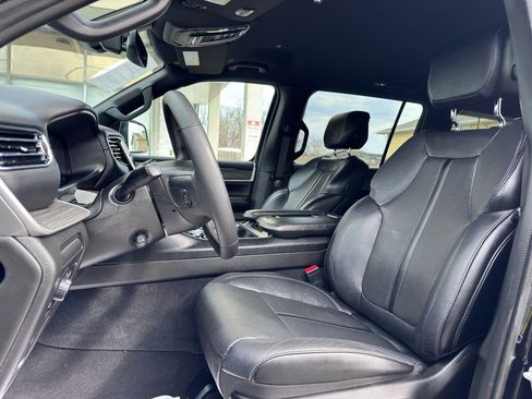 Used 2024 Jeep Wagoneer L Series II w/ Flexible Seating Group image 16