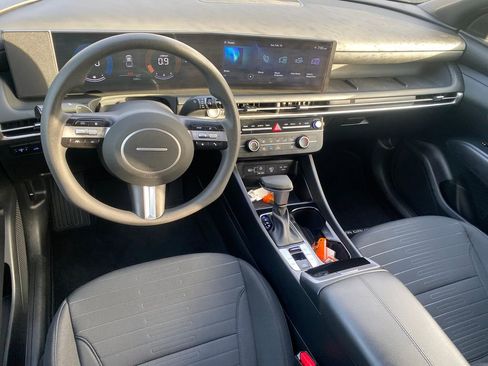 Certified 2025 Hyundai Santa Cruz SE image 12