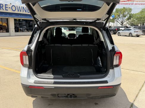 Certified 2025 Ford Explorer Active RWD image 8