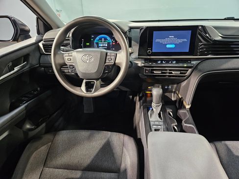 Used 2025 Toyota Camry LE FWD image 9