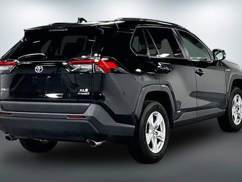 Used 2021 Toyota RAV4 XLE w/ Convenience Package image 8