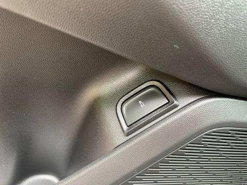 Used 2025 Chevrolet Equinox LT w/ Convenience Package II image 18