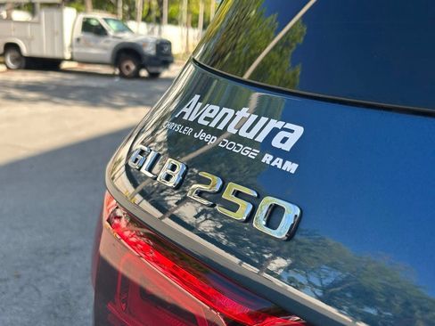 Used 2023 Mercedes-Benz GLB 250 image 43