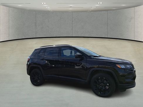 New 2026 Jeep Compass Latitude image 3