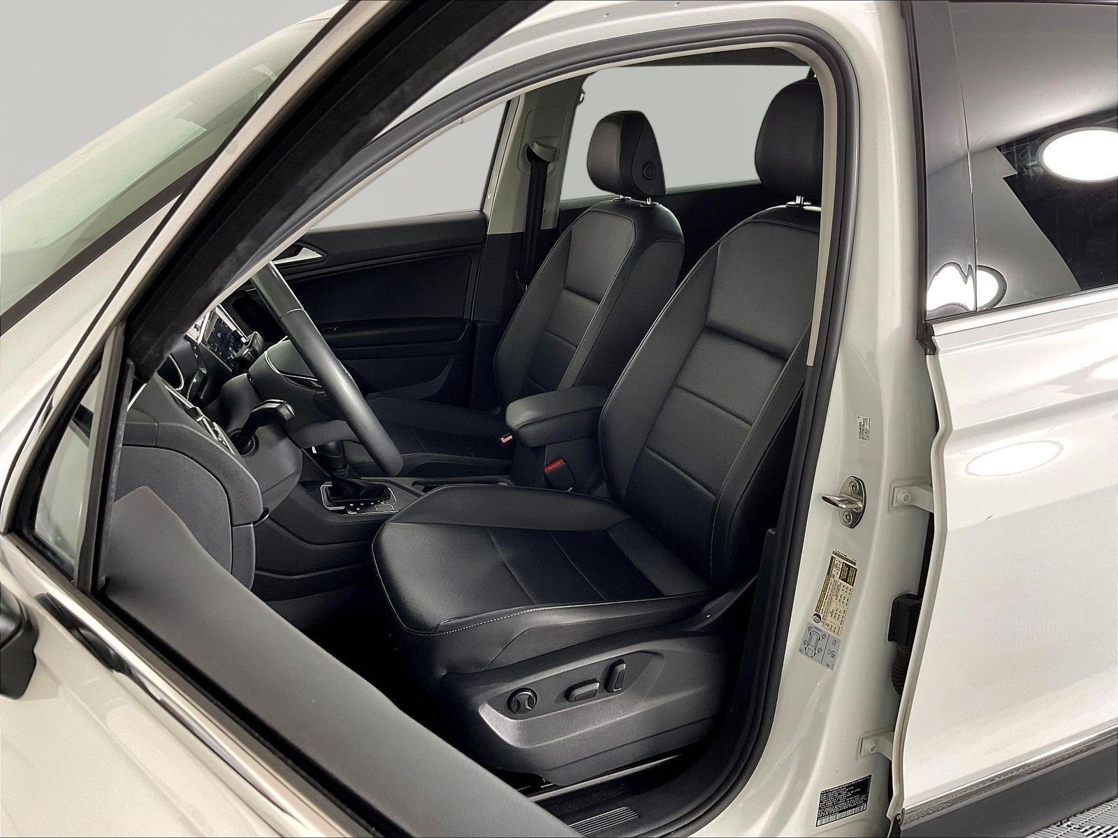 Used 2020 Volkswagen Tiguan SE w/ Panoramic Sunroof Package FWD image 21