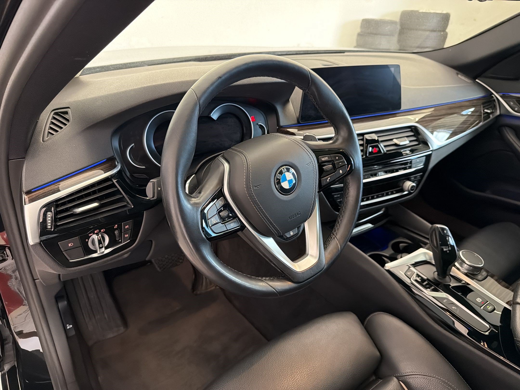 Used 2018 BMW 530e xDrive AWD/4WD image 4